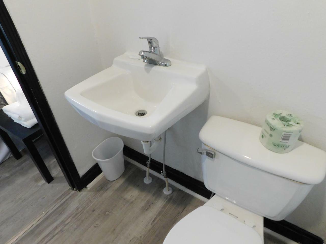 Spruce Pine Inn מראה חיצוני תמונה