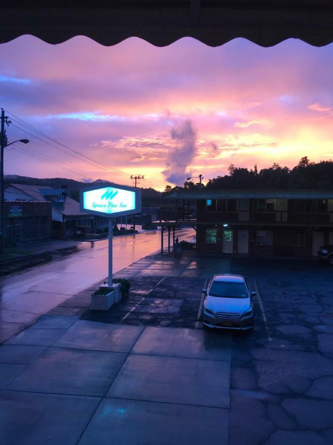 Spruce Pine Inn מראה חיצוני תמונה